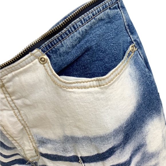 Dollhouse flare jeans - Picture 9 of 9